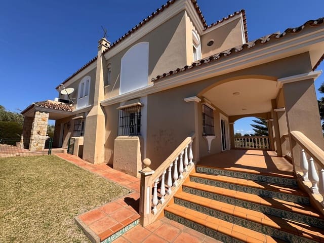 4 sovrum Villa till salu i Estepona med pool garage - 1 500 000 € (Ref: 9995891)