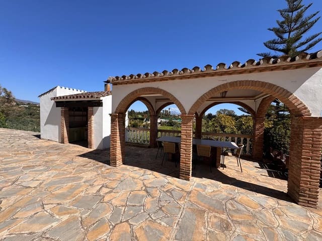 4 sovrum Villa till salu i Estepona med pool garage - 1 500 000 € (Ref: 9995891)