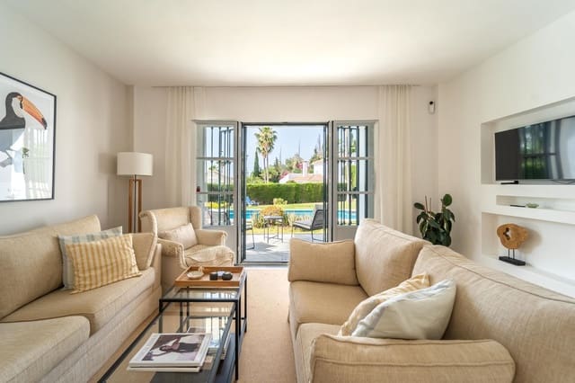 Chalet de 4 habitaciones en Elviria, Marbella en venta con piscina garaje - 1.695.000 € (Ref: 9998947)