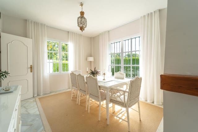 Chalet de 4 habitaciones en Elviria, Marbella en venta con piscina garaje - 1.695.000 € (Ref: 9998947)