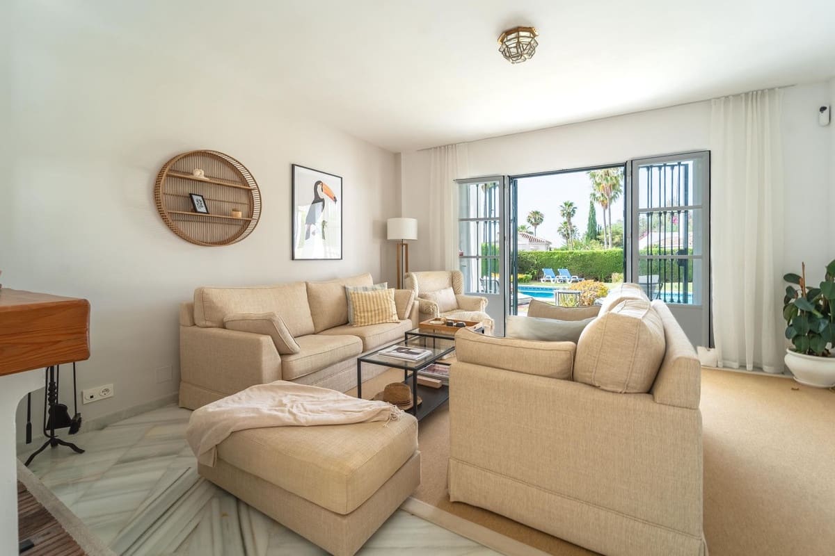 Chalet de 4 habitaciones en Elviria en venta con piscina garaje - 1.695.000 € (Ref: 9998947)