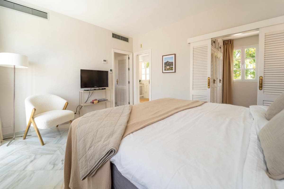 Chalet de 4 habitaciones en Elviria en venta con piscina garaje - 1.695.000 € (Ref: 9998947)