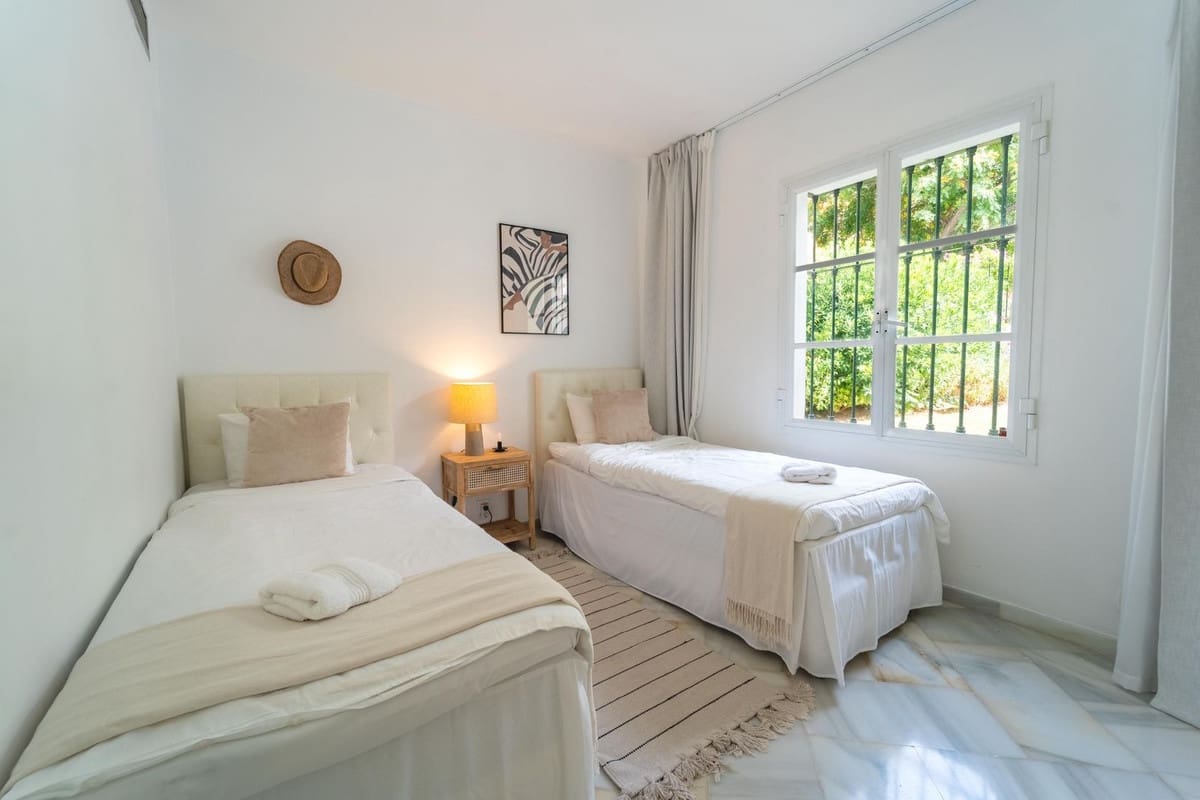 Chalet de 4 habitaciones en Elviria en venta con piscina garaje - 1.695.000 € (Ref: 9998947)
