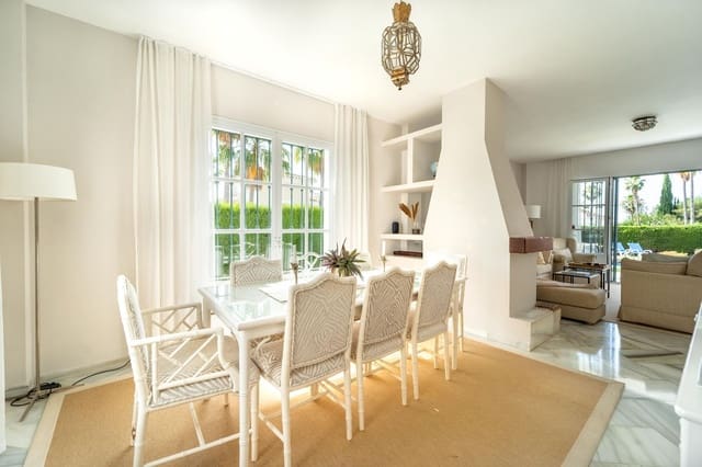 Chalet de 4 habitaciones en Elviria, Marbella en venta con piscina garaje - 1.695.000 € (Ref: 9998947)