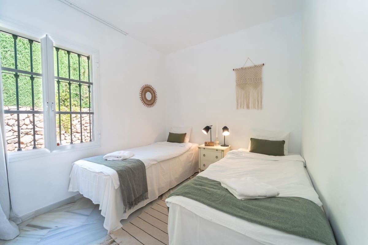 Chalet de 4 habitaciones en Elviria en venta con piscina garaje - 1.695.000 € (Ref: 9998947)