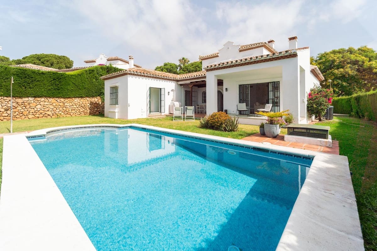 Chalet de 4 habitaciones en Elviria en venta con piscina garaje - 1.695.000 € (Ref: 9998947)