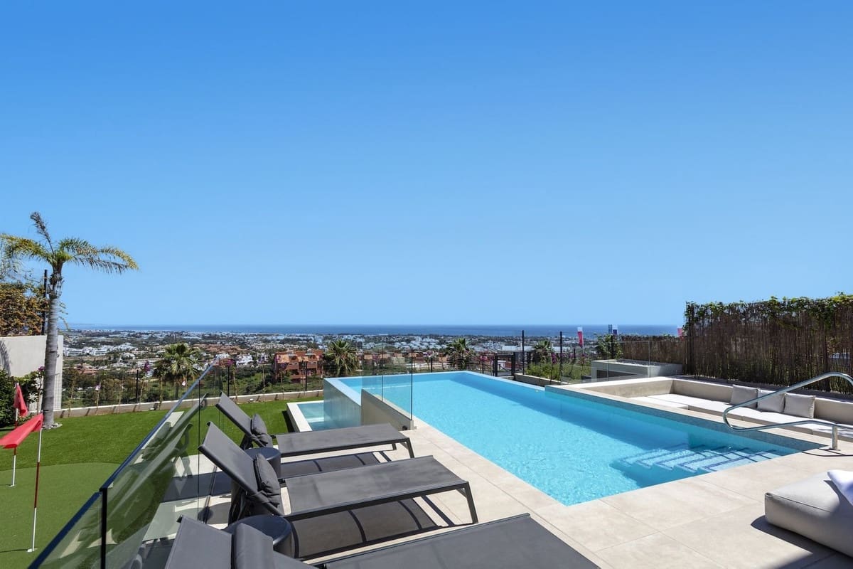 5 bedroom Villa for sale in Benahavis with pool garage - € 2,490,000 (Ref: 9998961)
