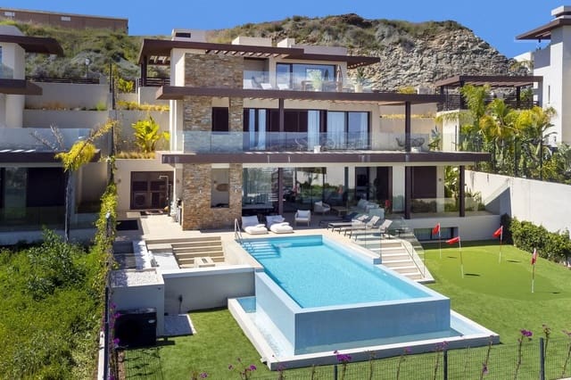 5 bedroom Villa for sale in Benahavís with pool garage - € 2,490,000 (Ref: 9998961)