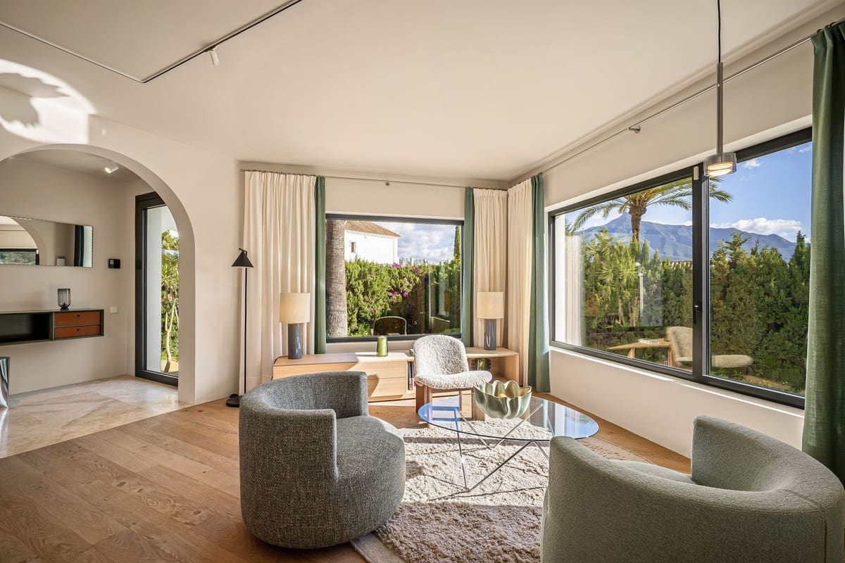4 bedroom Villa for sale in Nueva Andalucia with pool garage - € 2,995,000 (Ref: 9999706)