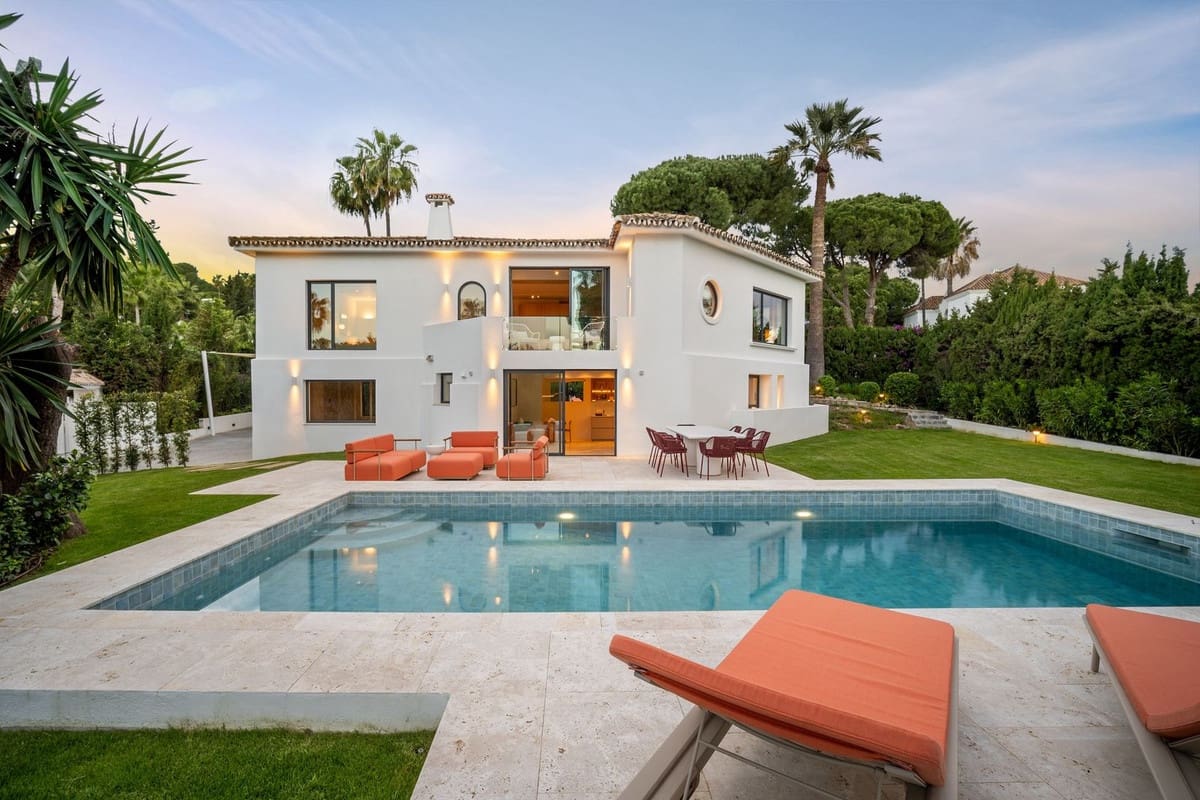 4 bedroom Villa for sale in Nueva Andalucia with pool garage - € 2,995,000 (Ref: 9999706)