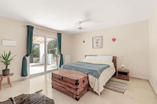 3 soveværelse Finca/Landehus til salg i Estepona med swimmingpool garage - € 550.000 (Ref: 9999708)