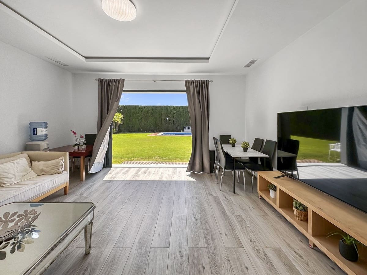 4 makuuhuone Huvila myytävänä paikassa Cadiz kaupunki mukana uima-altaan 
autotalli - 625 000 € (Ref: 9999711)