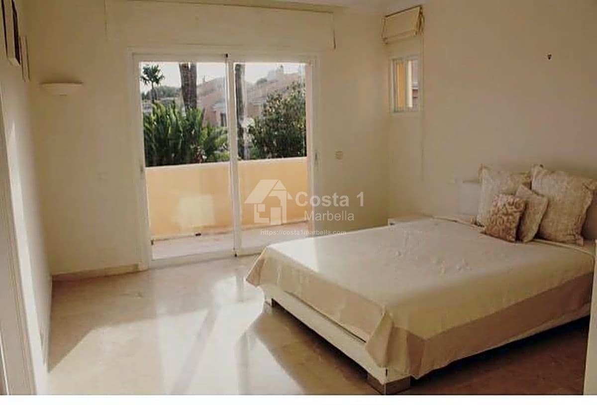 3 bedroom Villa for rent in Estepona € 2,800 (Ref 8003619)