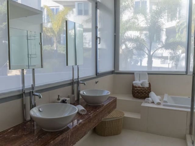 2 sovrum Semi-fristående Villa att hyra i Sierra Blanca, Marbella med pool garage - 6 000 € (Ref: 9471378)