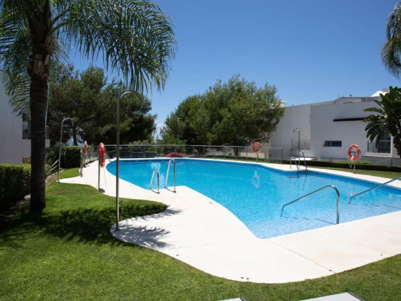 2 sovrum Semi-fristående Villa att hyra i Golden Mile med pool garage - 6 000 € (Ref: 9471378)