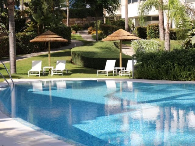 2 sovrum Semi-fristående Villa att hyra i Sierra Blanca, Marbella med pool garage - 6 000 € (Ref: 9471378)