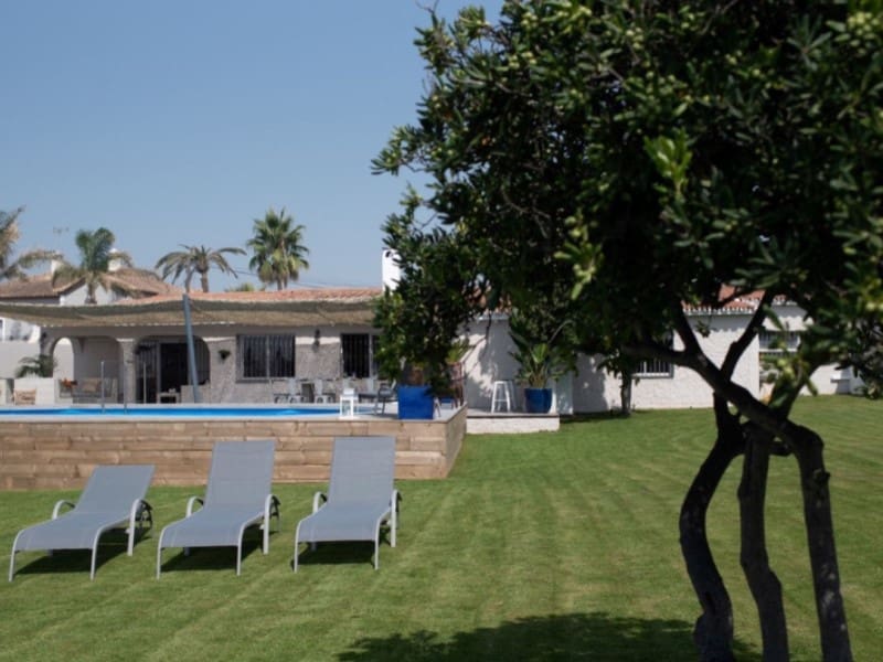 Chalet de 4 habitaciones en San Pedro de Alcantara en alquiler con piscina garaje - 11.500 € (Ref: 9471391)