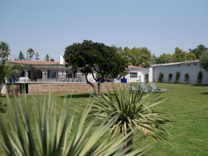 Chalet de 4 habitaciones en San Pedro de Alcantara en alquiler con piscina garaje - 11.500 € (Ref: 9471391)