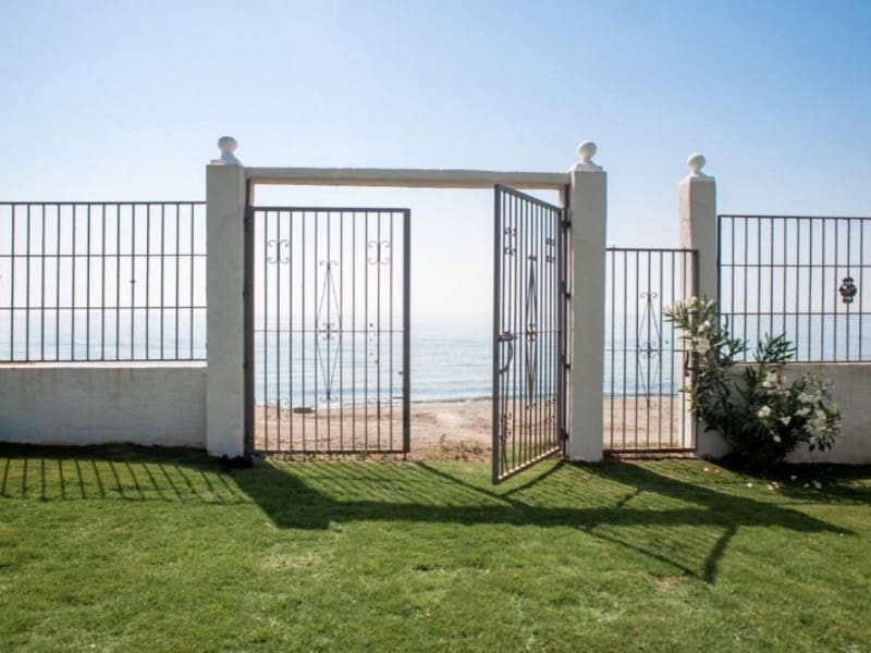 Chalet de 4 habitaciones en San Pedro de Alcantara en alquiler con piscina garaje - 11.500 € (Ref: 9471391)