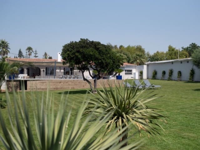 Chalet de 4 habitaciones en San Pedro de Alcantara, Marbella en alquiler con piscina garaje - 11.500 € (Ref: 9471391)