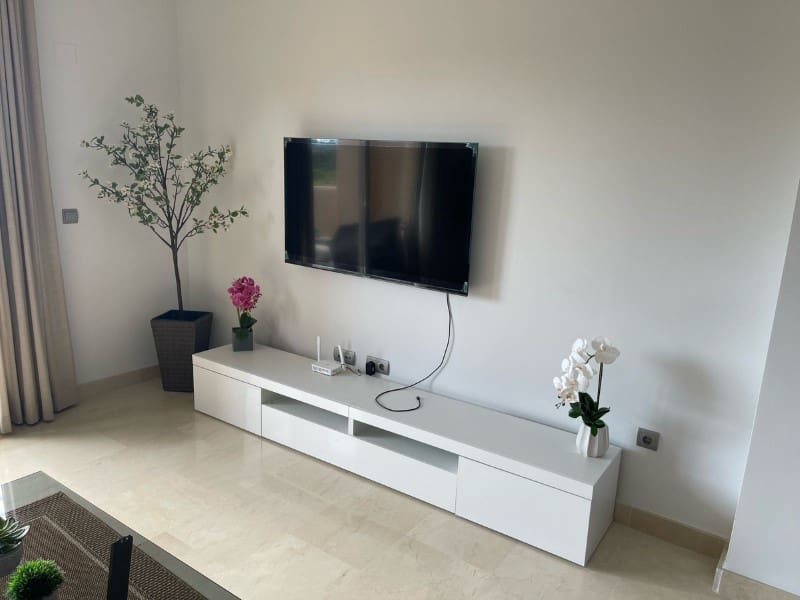 2 bedroom Apartment for rent in Estepona with pool garage - € 2,500 (Ref: 9471393)