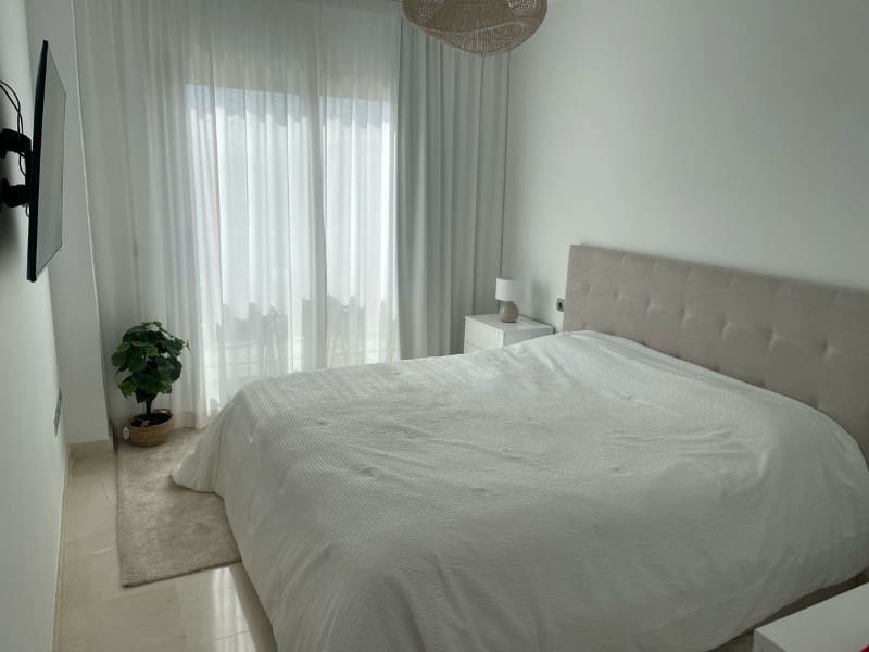 2 bedroom Apartment for rent in Estepona with pool garage - € 2,500 (Ref: 9471393)