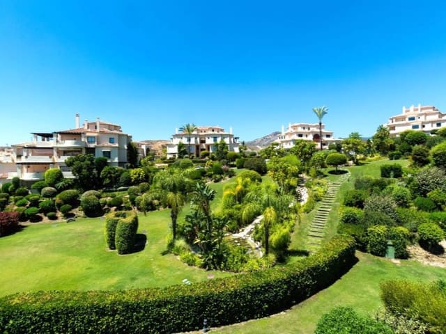 Penthouse de 3 chambres à louer à Benahavís pueblo, Benahavís avec piscine garage - 5 000 € (Ref: 9471395)