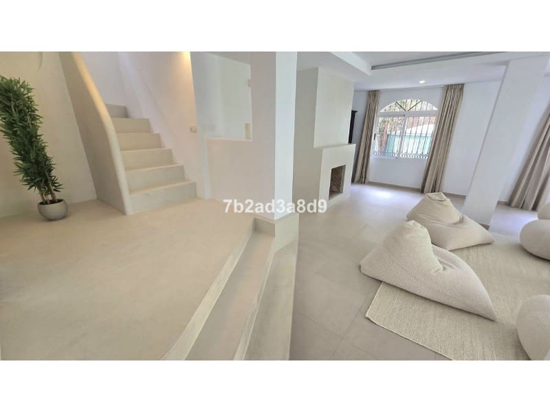 7 bedroom Villa for rent in Elviria with pool garage - € 8,000 (Ref: 9471397)