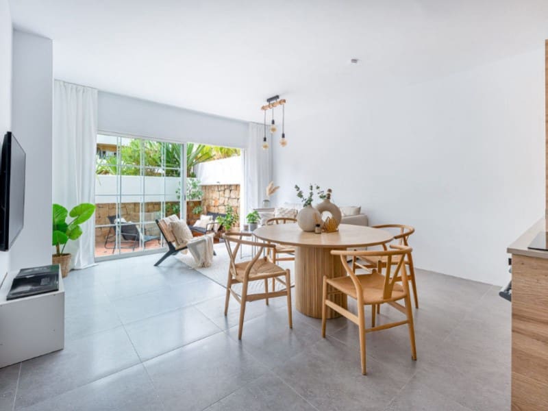 2 bedroom Apartment for rent in Nueva Andalucia with pool garage - € 2,600 (Ref: 9471398)