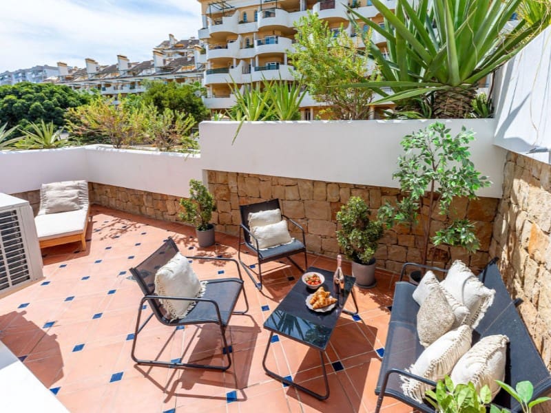 2 bedroom Apartment for rent in Nueva Andalucia with pool garage - € 2,600 (Ref: 9471398)