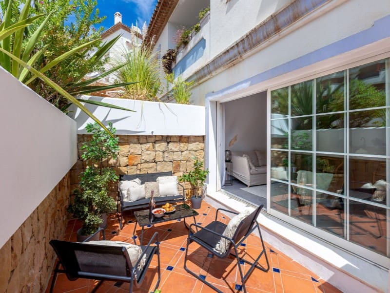 2 bedroom Apartment for rent in Nueva Andalucia with pool garage - € 2,600 (Ref: 9471398)