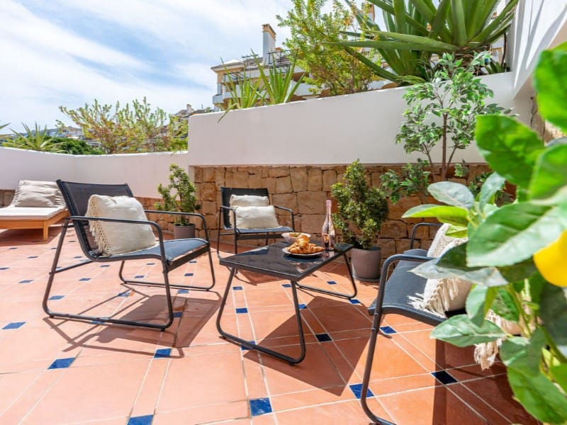 2 bedroom Apartment for rent in Nueva Andalucia with pool garage - € 2,600 (Ref: 9471398)