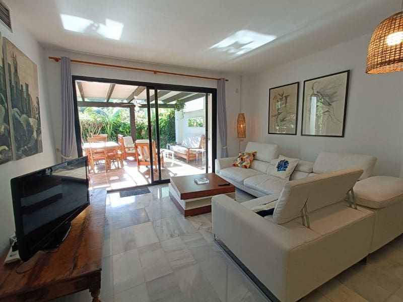 3 bedroom Apartment for rent in Nueva Andalucia with pool garage - € 3,500 (Ref: 9471400)