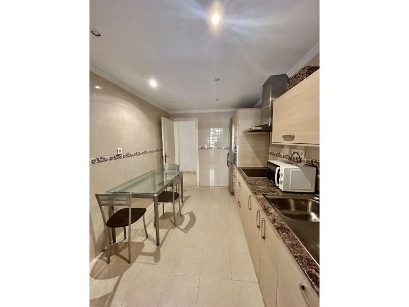 3 bedroom Apartment for rent in San Pedro de Alcantara with pool garage - € 2,000 (Ref: 9471401)