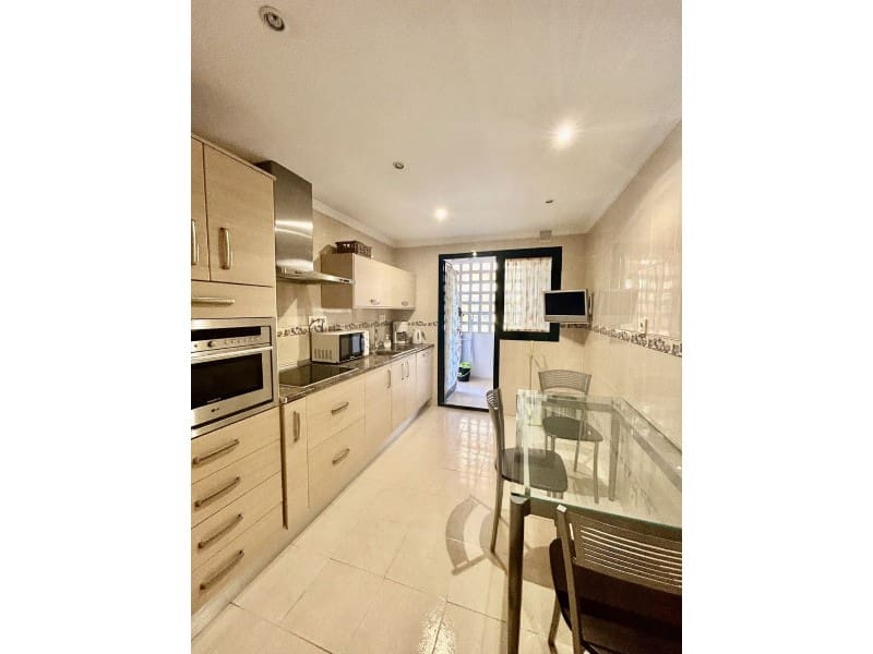 3 bedroom Apartment for rent in San Pedro de Alcantara with pool garage - € 2,000 (Ref: 9471401)