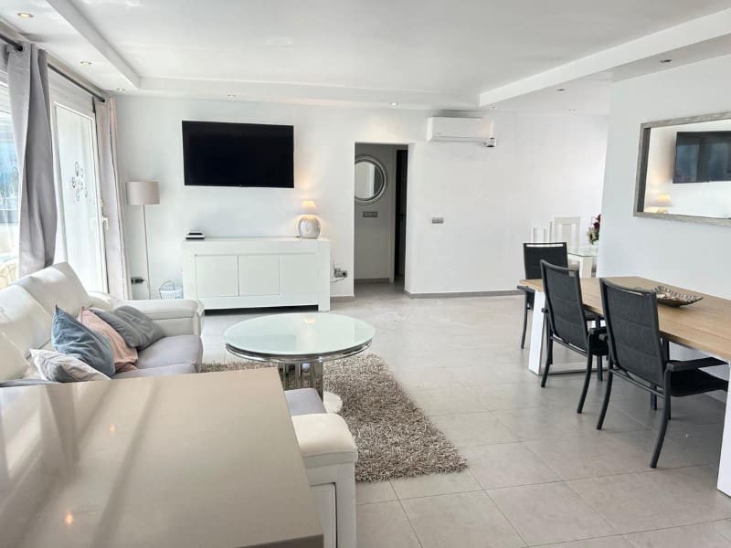 3 bedroom Villa for rent in Estepona with pool garage - € 5,500 (Ref: 9471402)