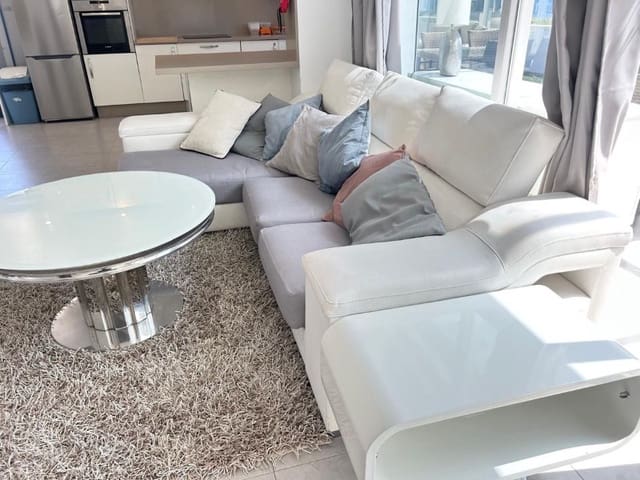 3 bedroom Villa for rent in Estepona Pueblo, Estepona with pool garage - € 5,500 (Ref: 9471402)