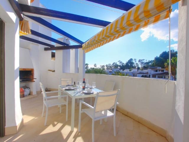 2 soveværelse Penthouse til leje i Elviria, Marbella med swimmingpool garage - € 2.000 (Ref: 9471405)