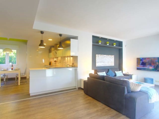 2 soveværelse Penthouse til leje i Elviria, Marbella med swimmingpool garage - € 2.000 (Ref: 9471405)