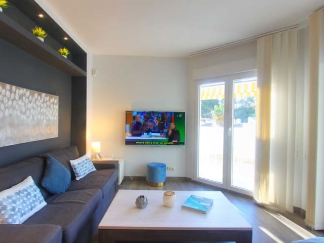 2 soveværelse Penthouse til leje i Elviria, Marbella med swimmingpool garage - € 2.000 (Ref: 9471405)