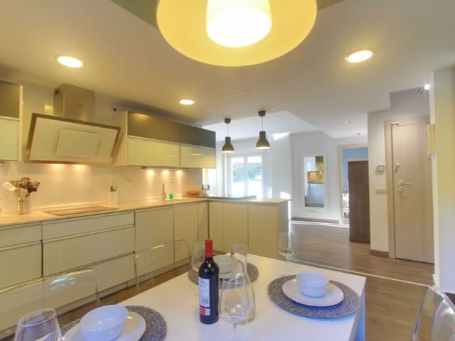 2 soveværelse Penthouse til leje i Elviria, Marbella med swimmingpool garage - € 2.000 (Ref: 9471405)