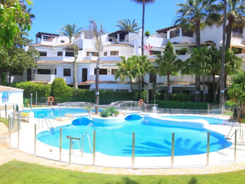2 soveværelse Penthouse til leje i Elviria med swimmingpool garage - € 2.000 (Ref: 9471405)