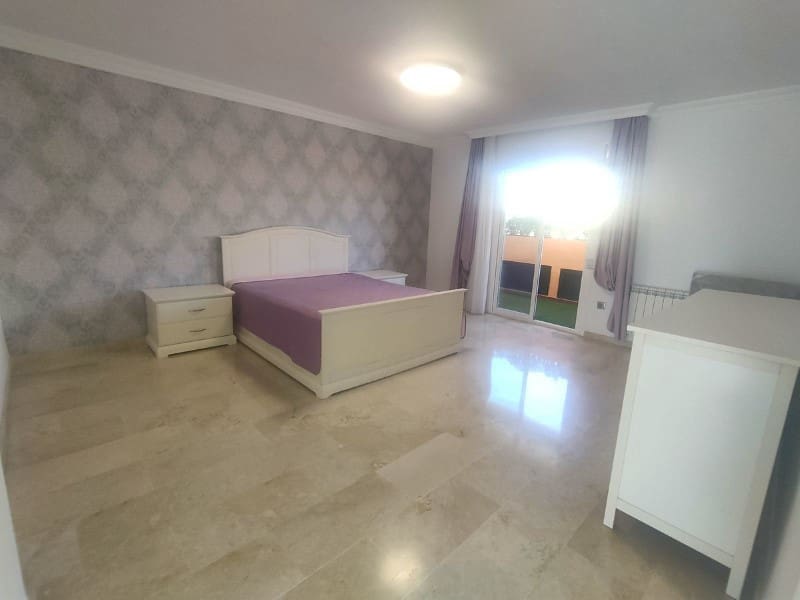 4 bedroom Penthouse for rent in San Pedro de Alcantara with pool garage - € 2,800 (Ref: 9471406)