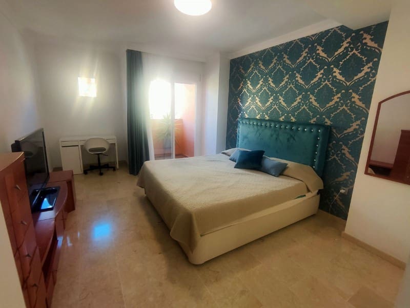 4 bedroom Penthouse for rent in San Pedro de Alcantara with pool garage - € 2,800 (Ref: 9471406)