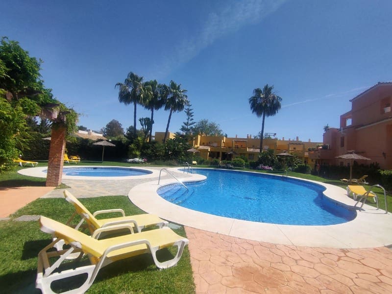 4 bedroom Penthouse for rent in San Pedro de Alcantara with pool garage - € 2,800 (Ref: 9471406)