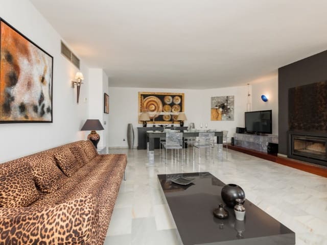 2 bedroom Penthouse for rent in Nueva Andalucia, Marbella with garage - € 1,950 (Ref: 9471407)