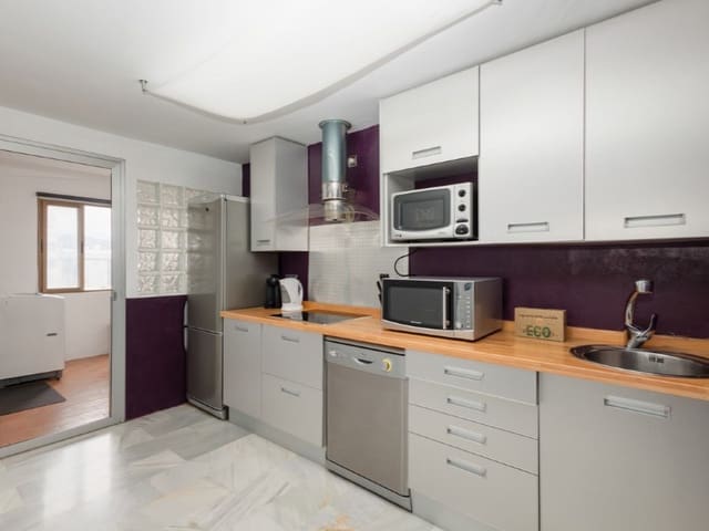 2 bedroom Penthouse for rent in Nueva Andalucia, Marbella with garage - € 1,950 (Ref: 9471407)