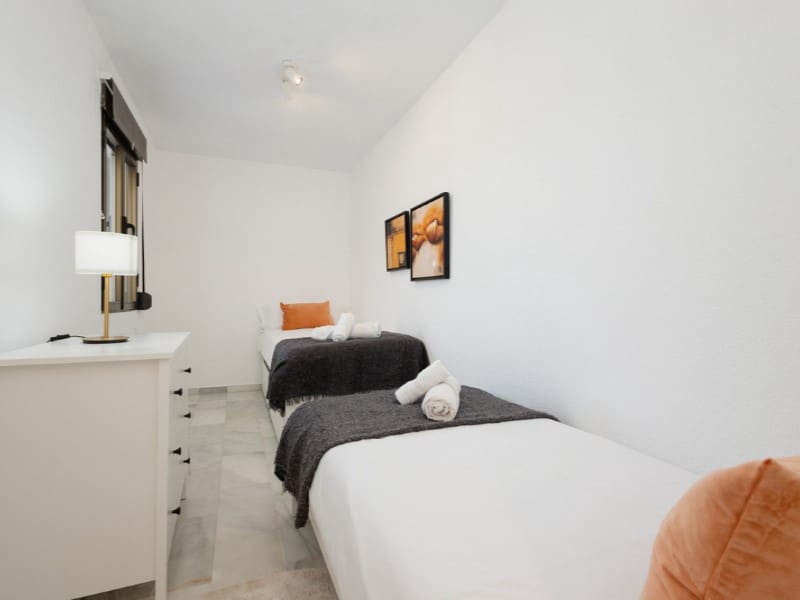 2 bedroom Apartment for rent in Nueva Andalucia with garage - € 1,750 (Ref: 9471408)