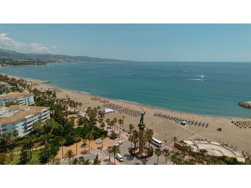 2 bedroom Apartment for rent in Nueva Andalucia with garage - € 1,750 (Ref: 9471408)