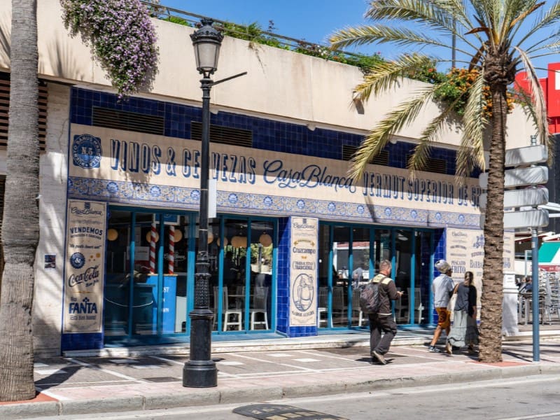 2 bedroom Apartment for rent in Nueva Andalucia with garage - € 1,750 (Ref: 9471408)